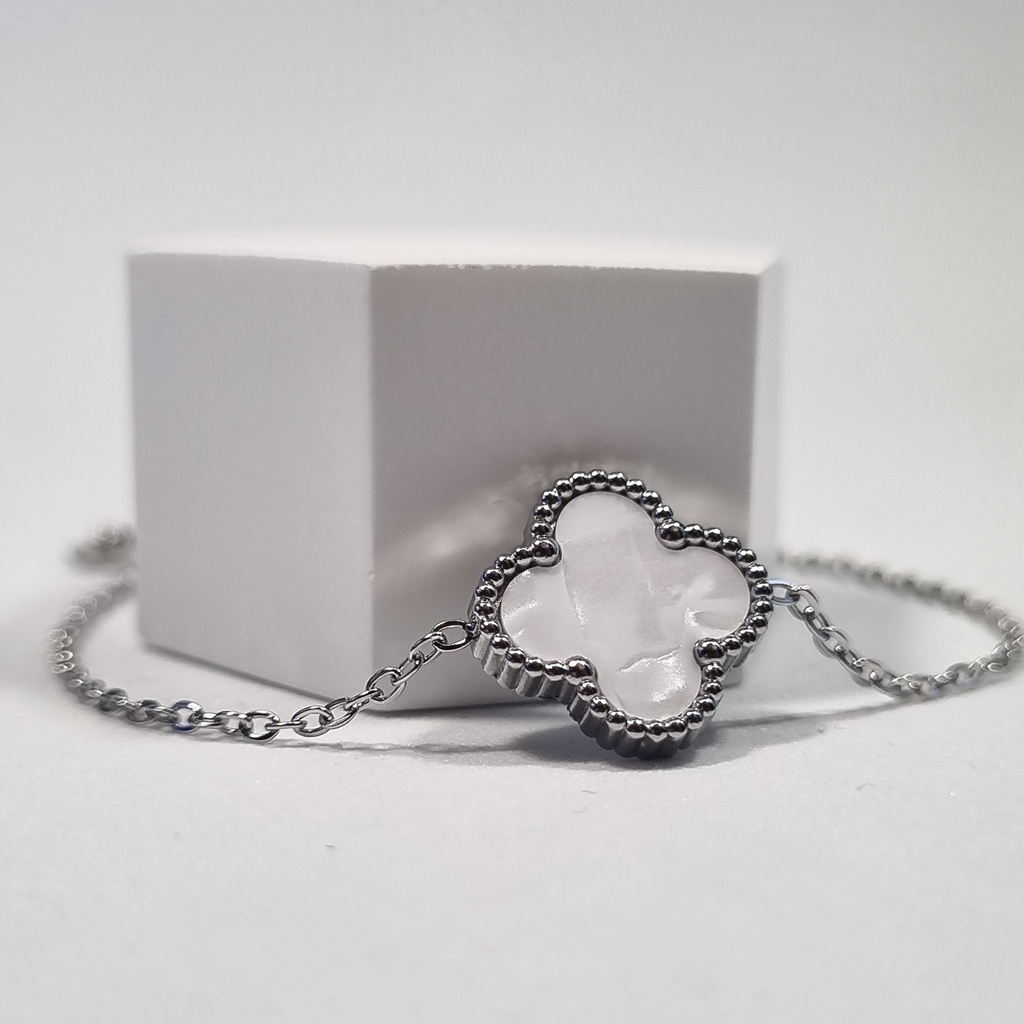 Pulsera trébol nácar plateada