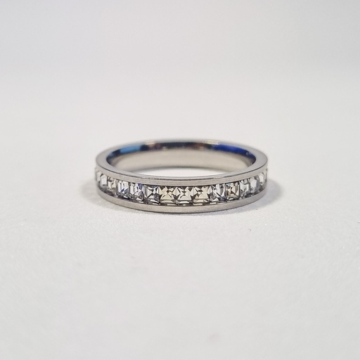 Anillo plateado con brillo frontal